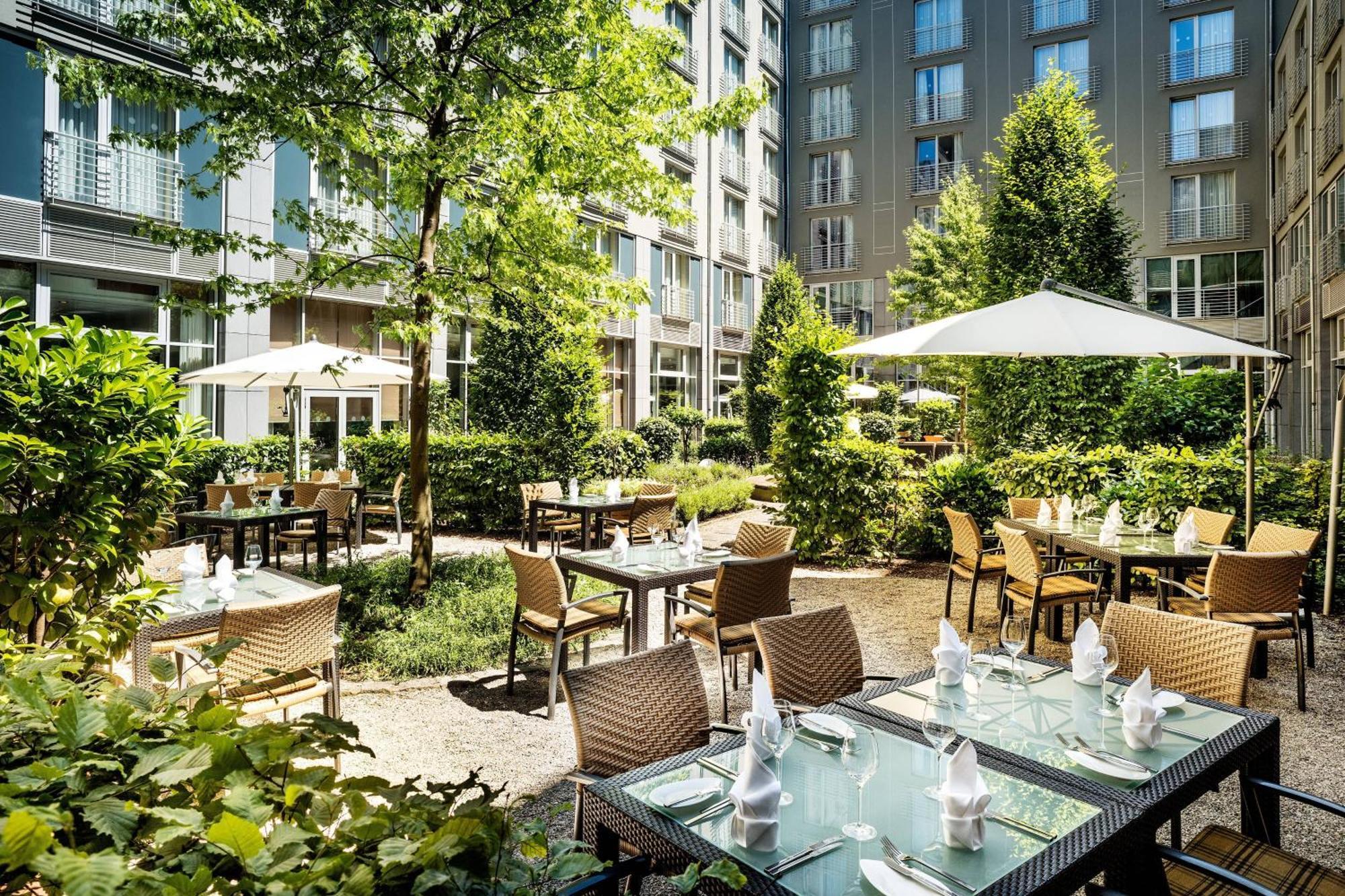 Le Meridien München Eksteriør billede The Garden