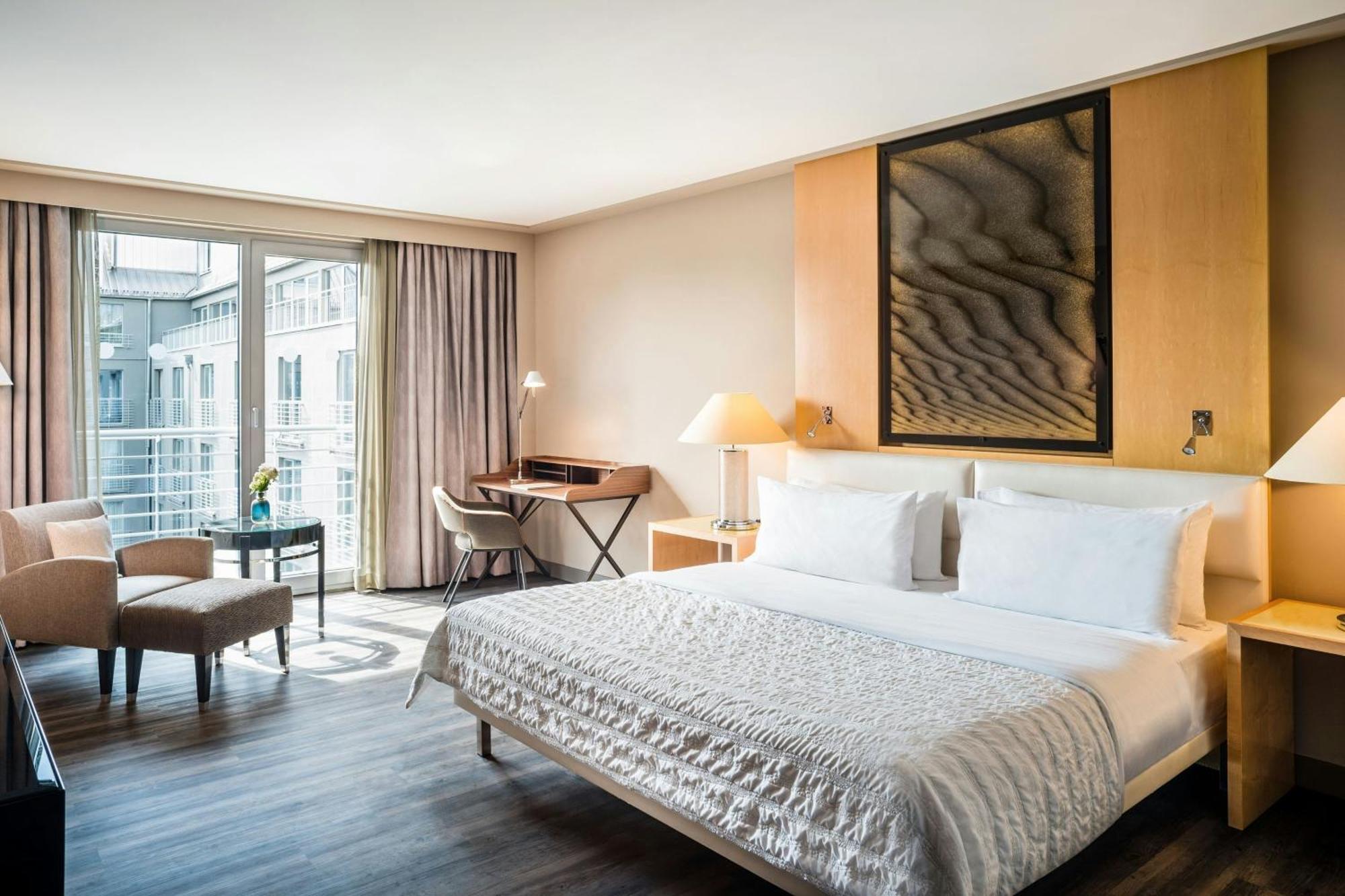 Le Meridien München Eksteriør billede Deluxe room
