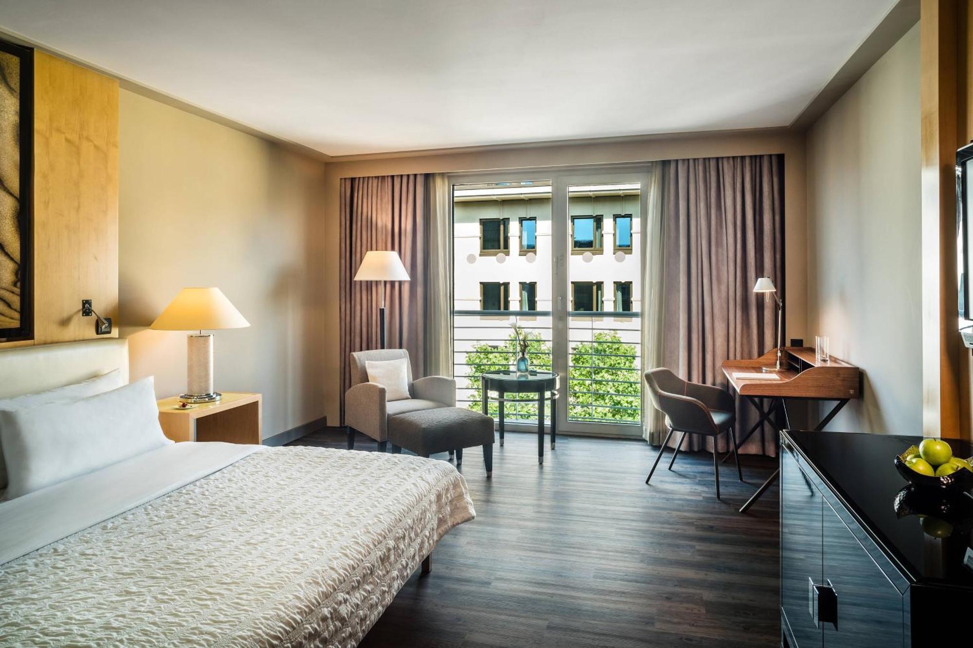 Le Meridien München Eksteriør billede A room at the Hotel de la Paix