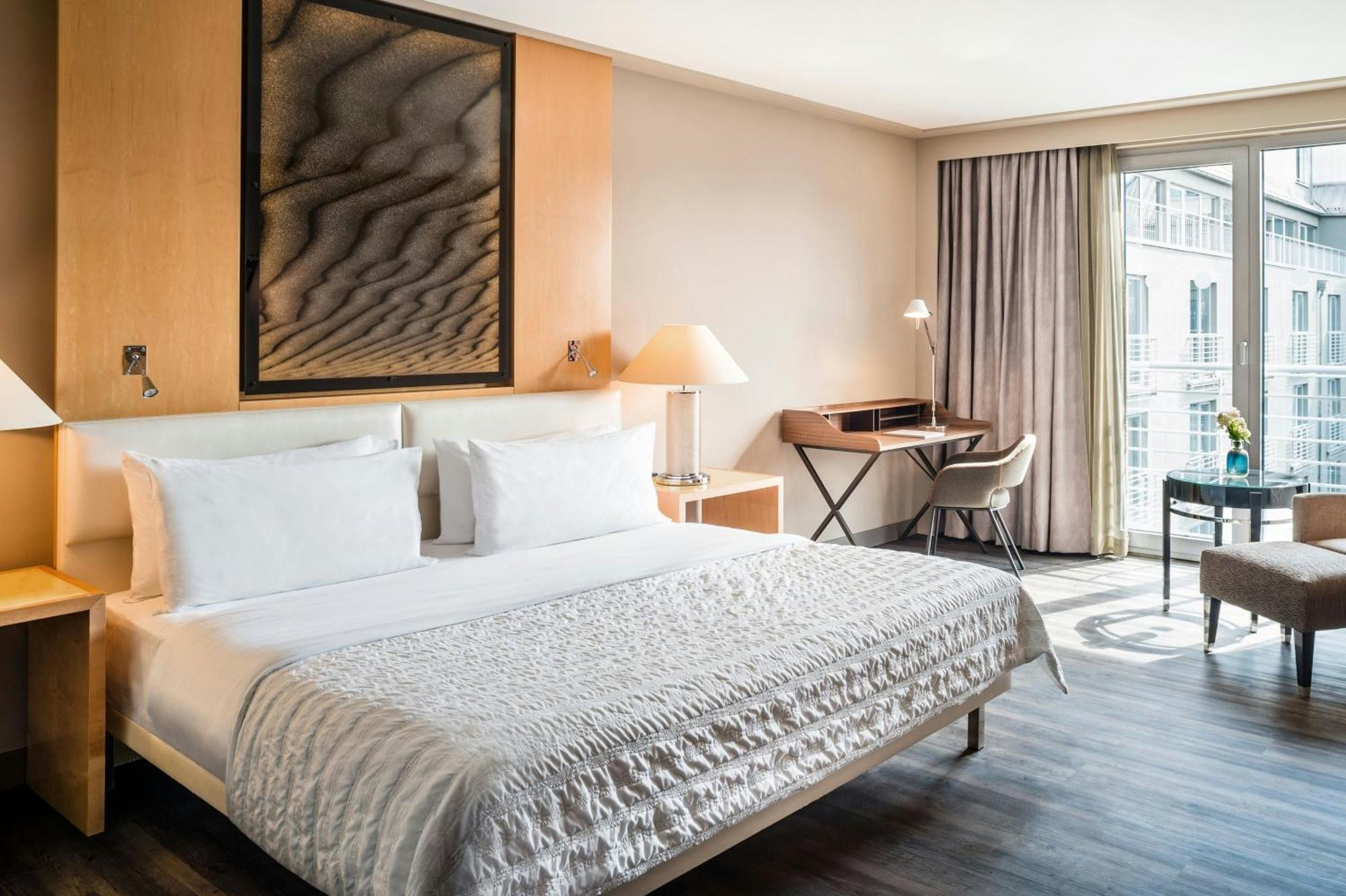 Le Meridien München Eksteriør billede A room at the Westin Palace, Brussels