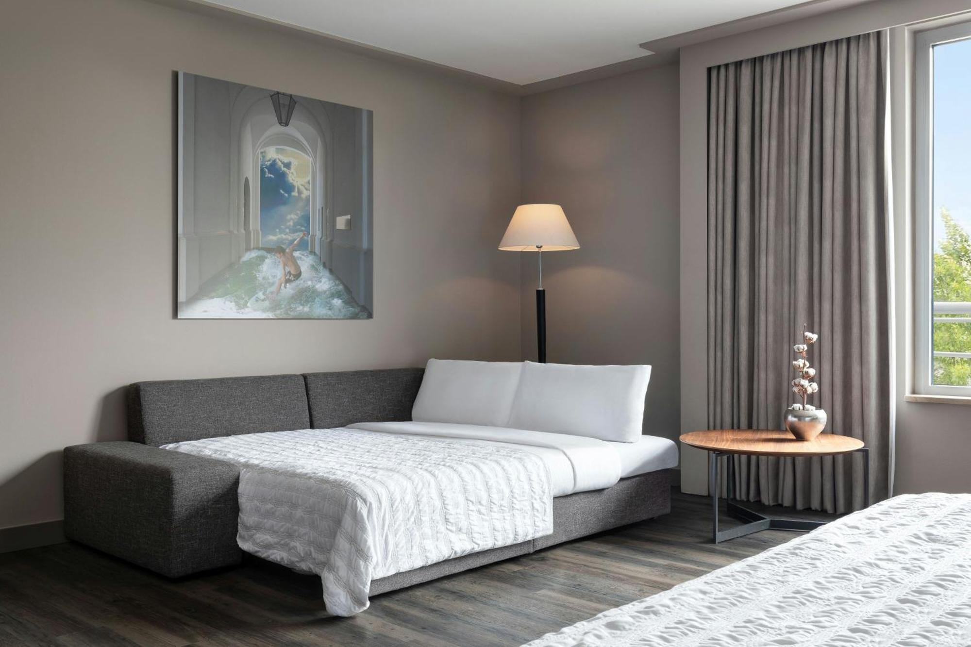 Le Meridien München Eksteriør billede A sofa bed